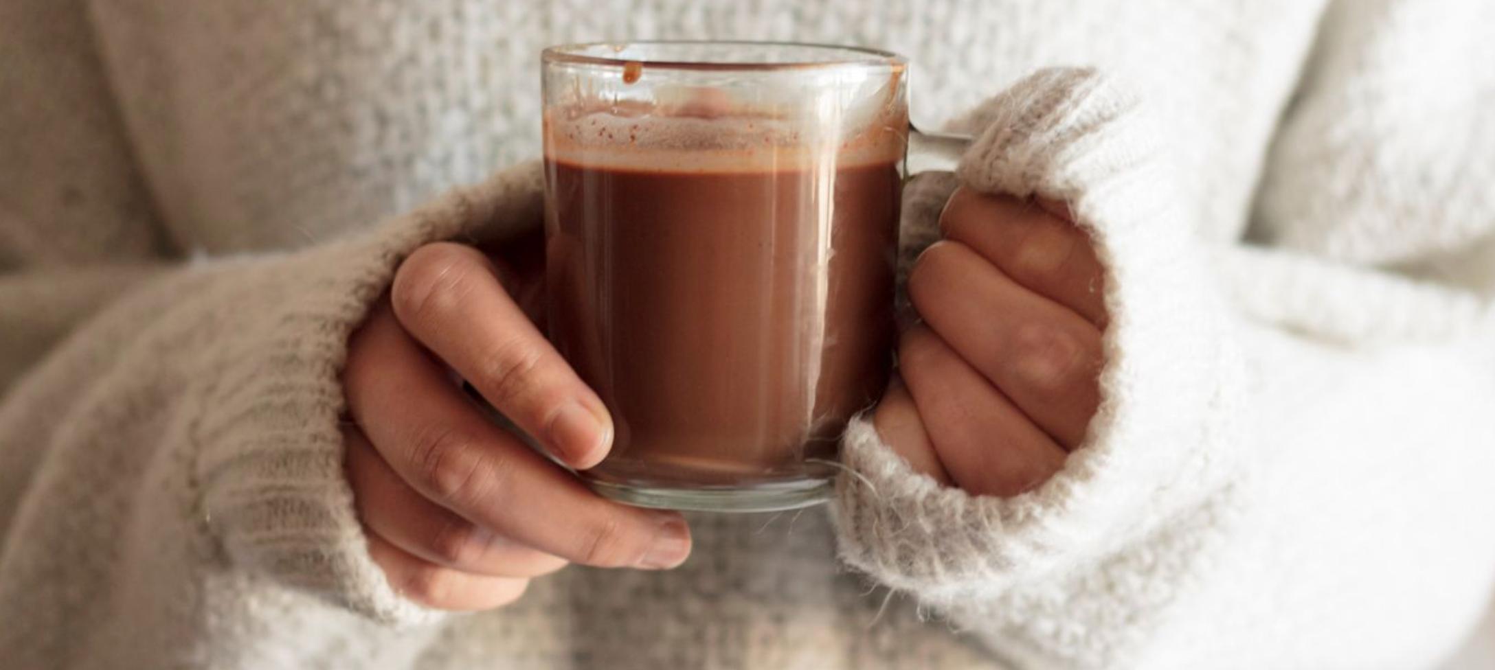 The Perfect Sleep-Inducing Hot Chocolate with these 8 Dreamy Ingredients